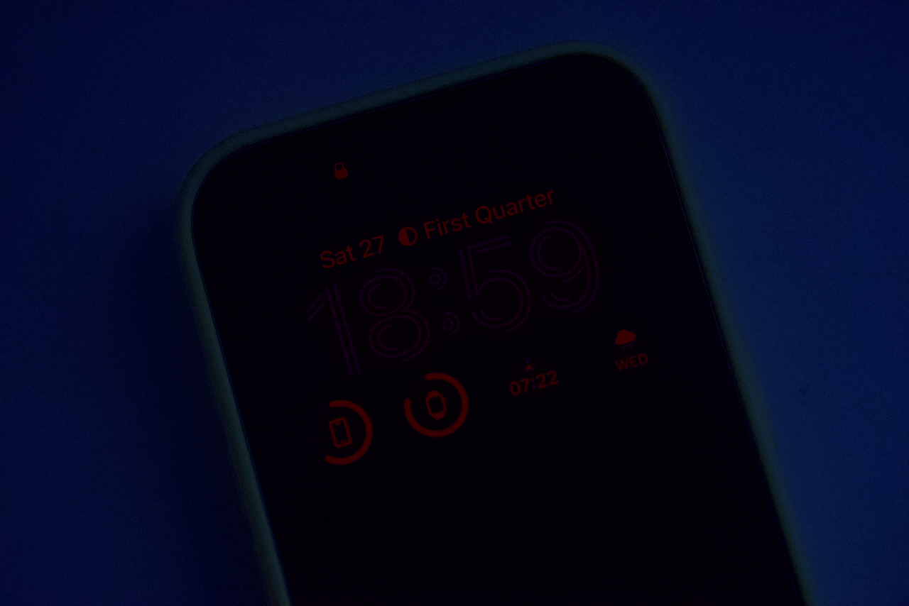 photo of DIY night mode making a gentle, red always-on screen